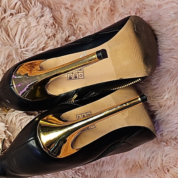 Black Boot Gold Zippers Bootie - Picture 3 of 5